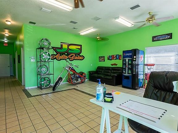 2nd image of 340 Tamiami Trl