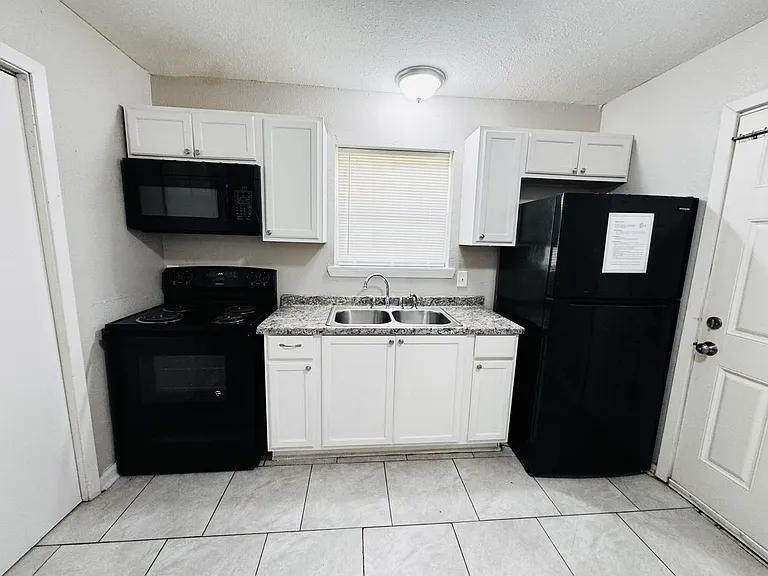 3433 Hollywood St — Photo 14