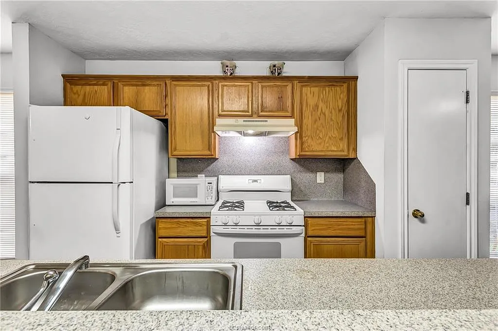 3 bed, 1288 sqft, $1,600 — Photo 3
