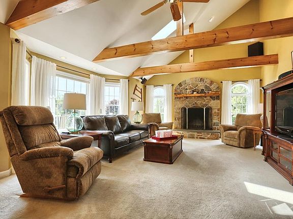 3rd image of 136 Aspen Dr