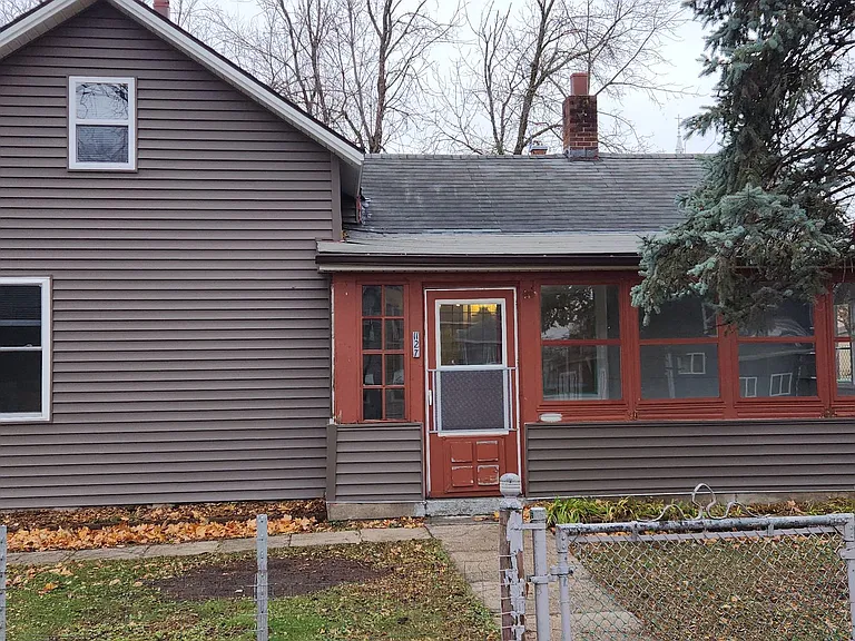 1127 Liberty St — Photo 2
