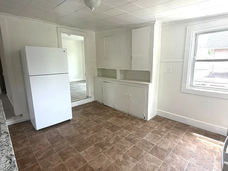 1431 Sanderson Ave — Photo 3