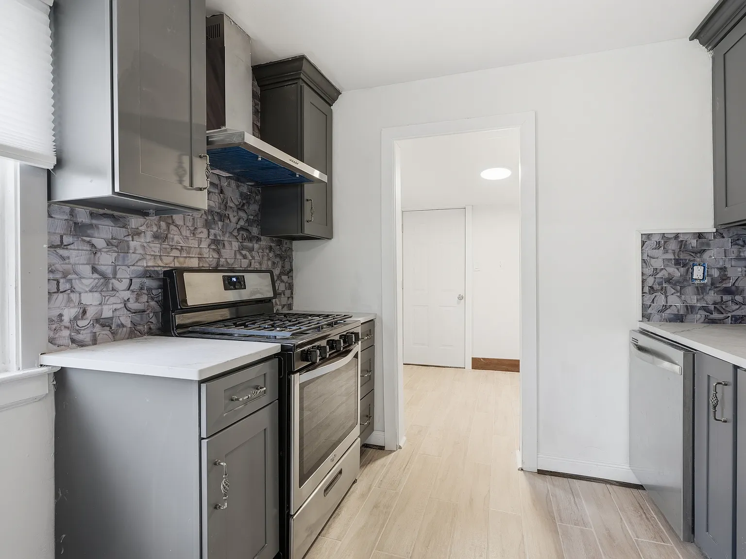 3 bed, 756 sqft, $1,800 — Photo 4