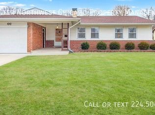 66 Ridgewood Rd, Elk Grove Village, IL 60007