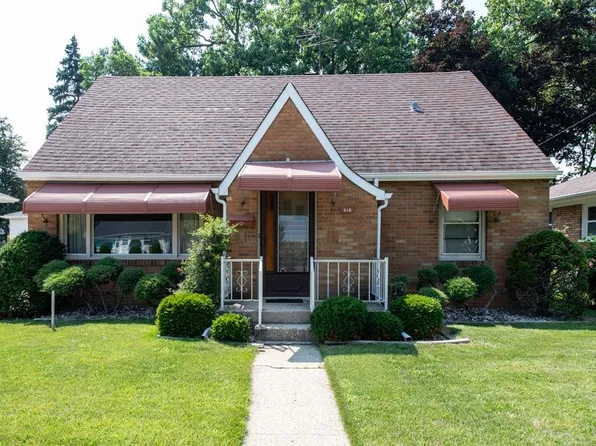 618 N Lewis Ave, Waukegan, IL 60085