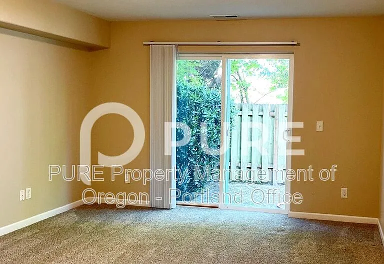 2806 Raymond St — Photo 3