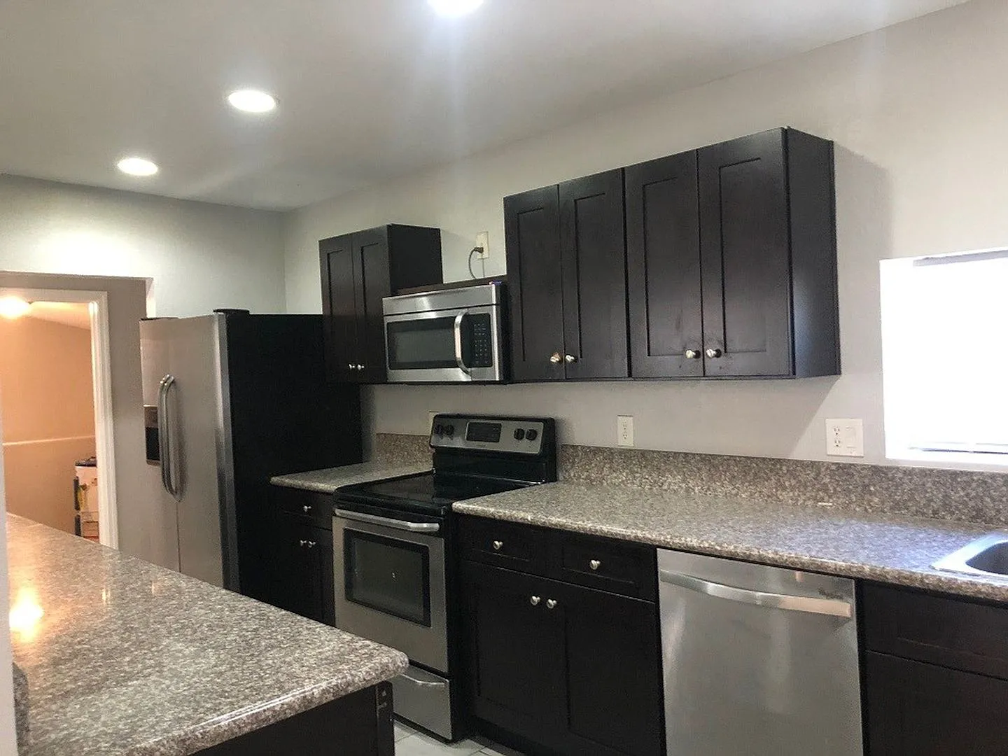Beautiful, 3/2 Pool Home Available Now! — Photo 3