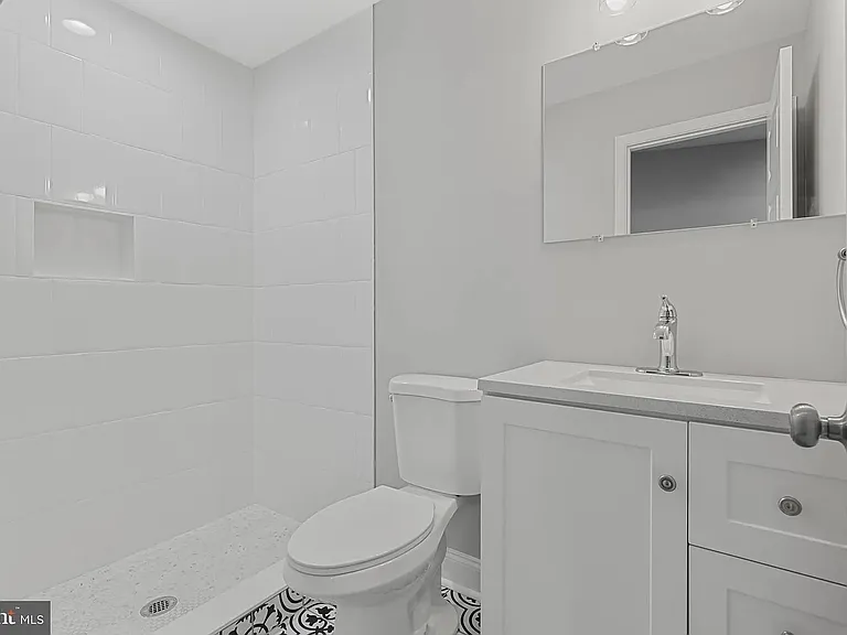 42 E Heath St — Photo 17