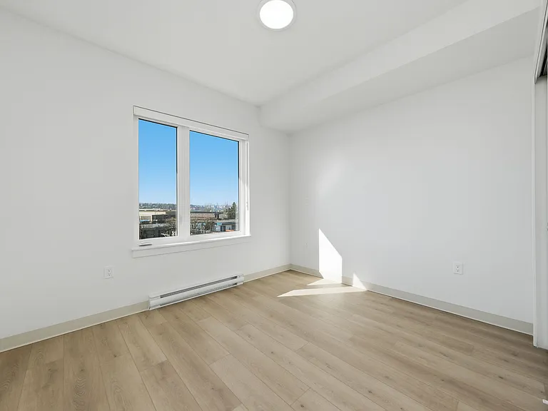 1529 Oxford St — Photo 89
