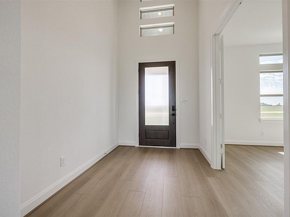 4th image of 325 Rosalind Cir