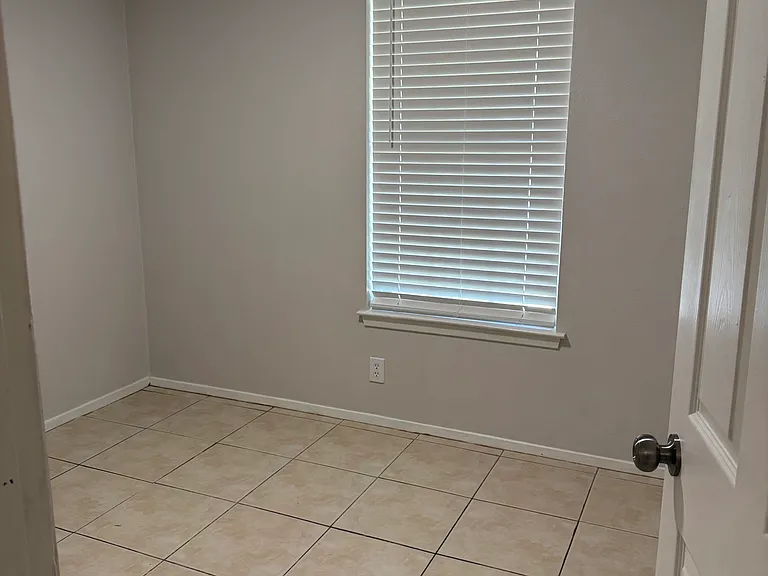 450 Mahota Dr — Photo 8