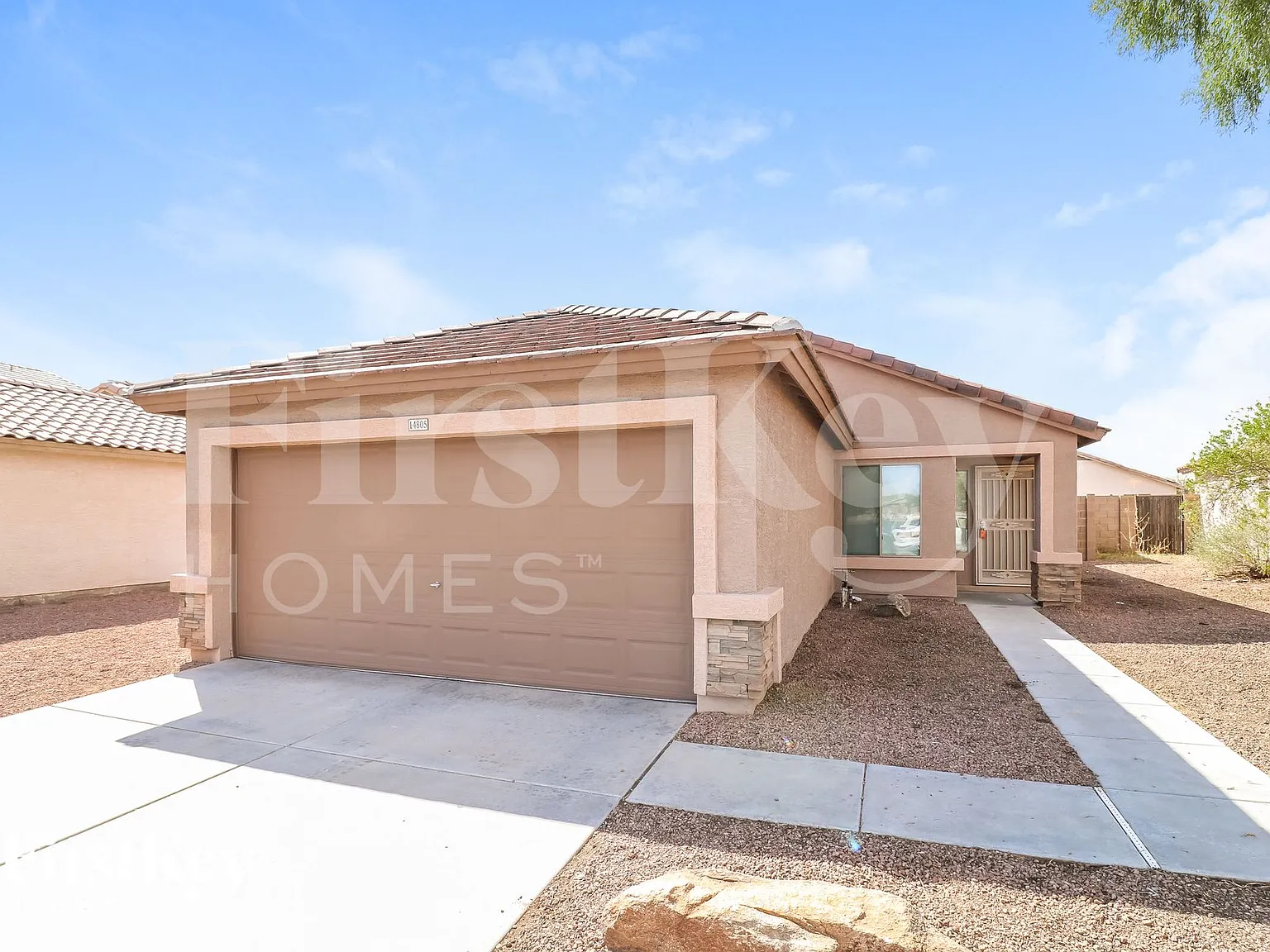 3 bed, 2.0 bath, 1062 sqft, $1,670 — Photo 2