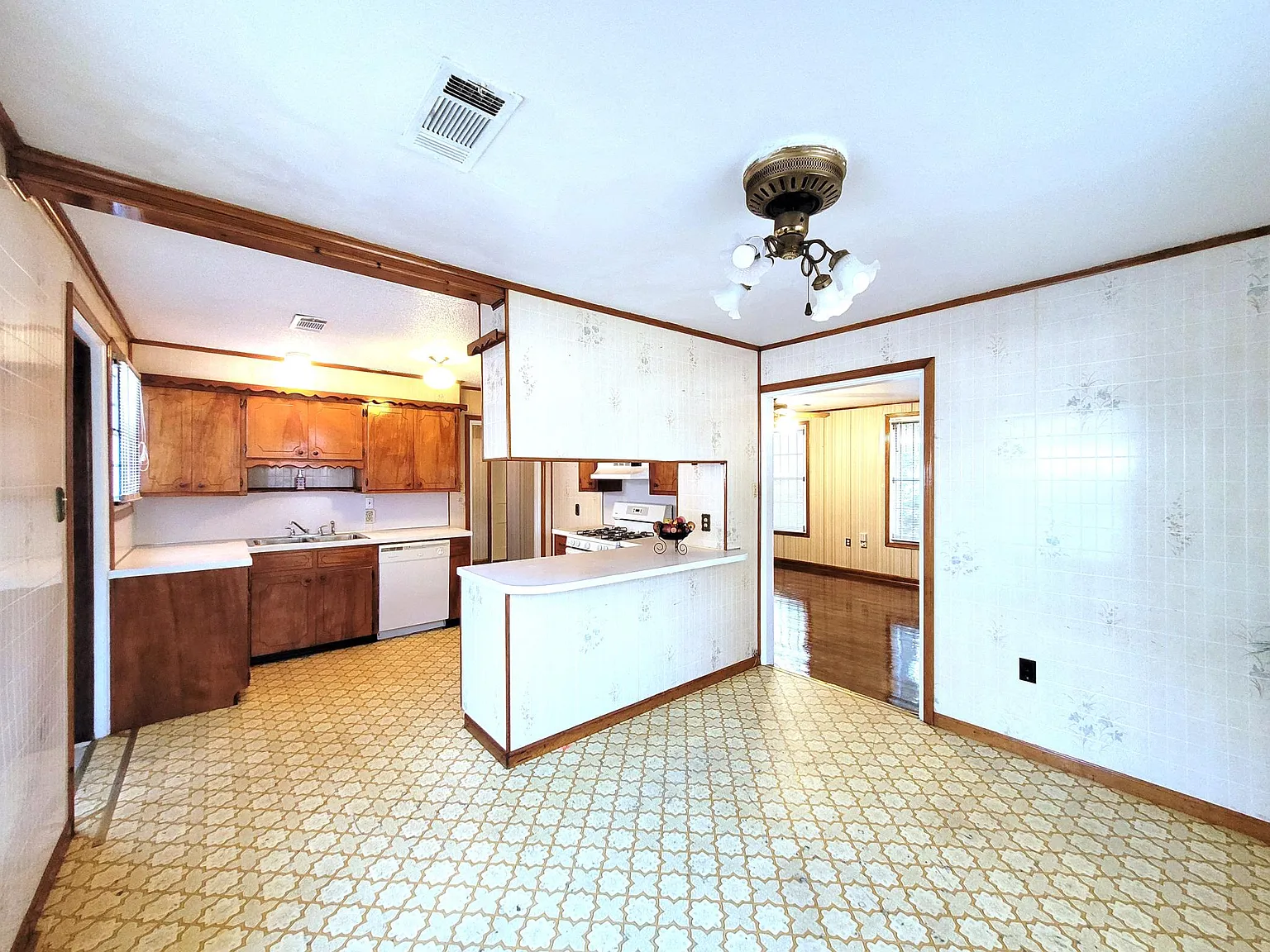 5111 W 30th Street — Photo 3