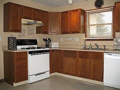 2nd image of 102 Lake St
