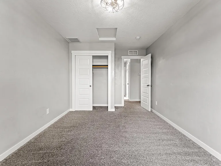 735 SW Huebert St — Photo 17