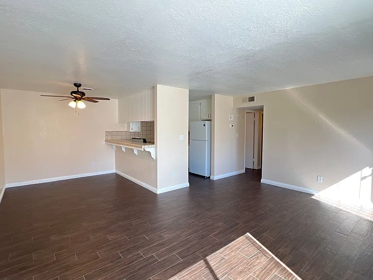 6811 Klamath Way — Photo 32