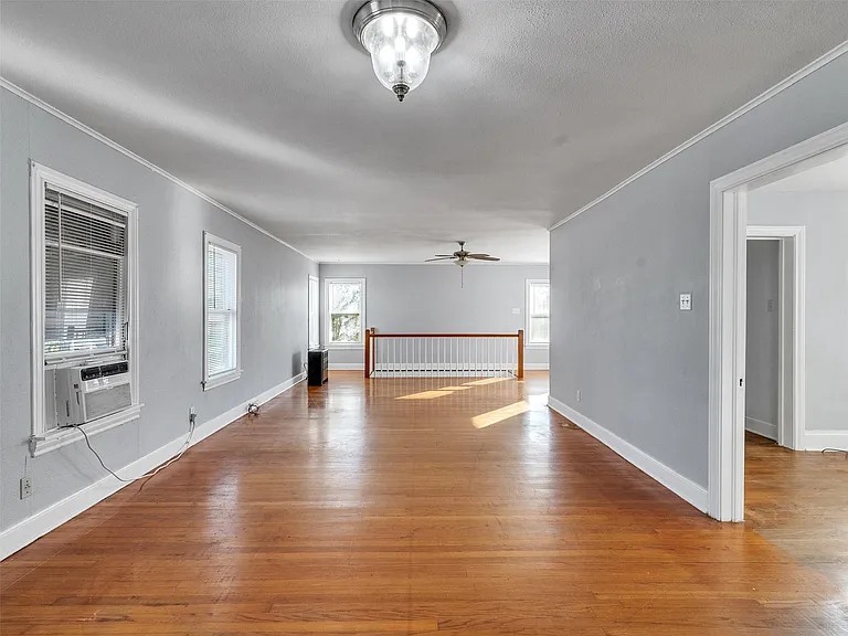 5019 Avenue M 1/2 — Photo 14