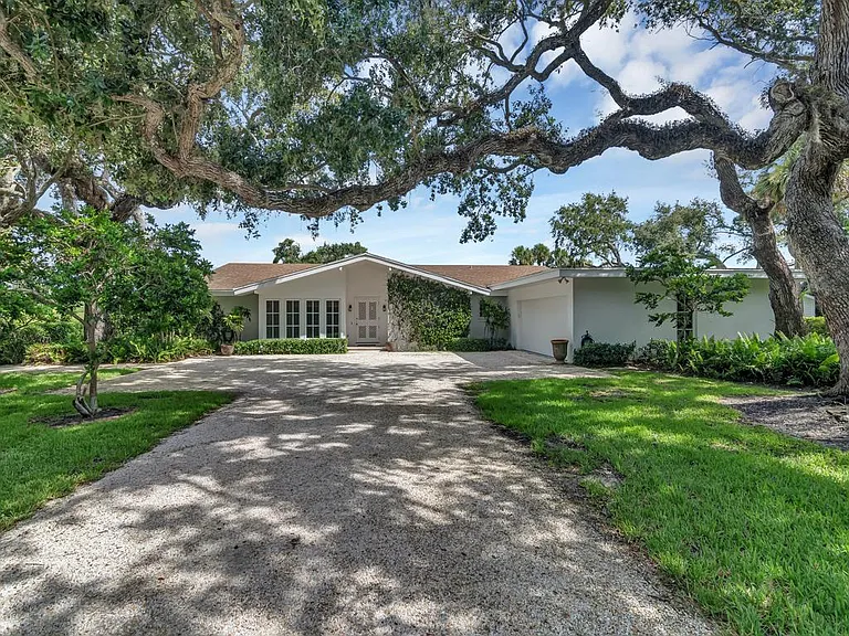 215 Live Oak Rd — Photo 45