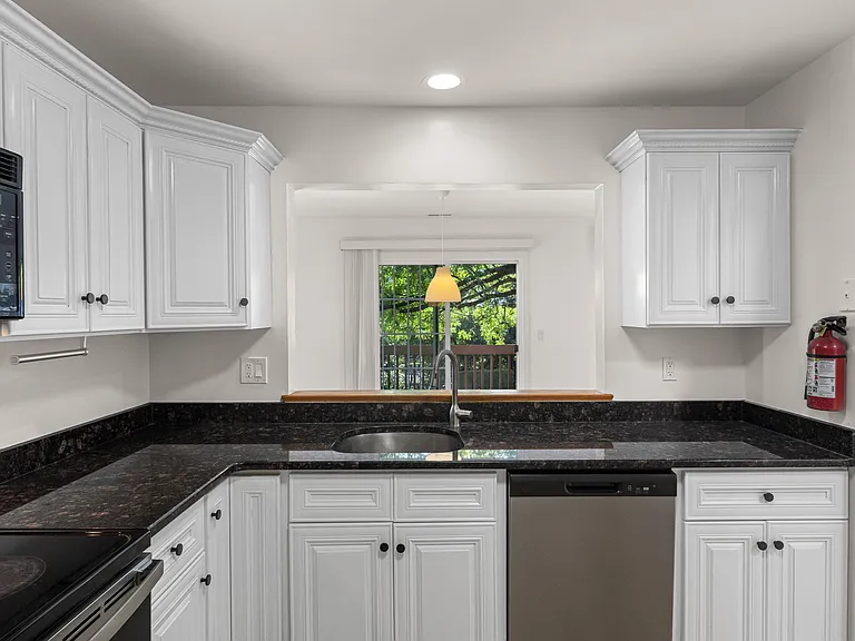 764 Charles Ct — Photo 10