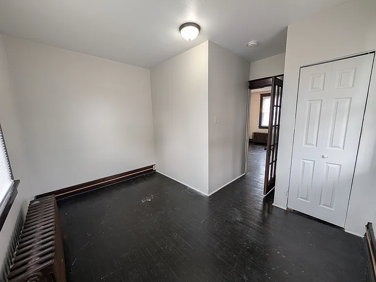 216 Sarah St — Photo 8