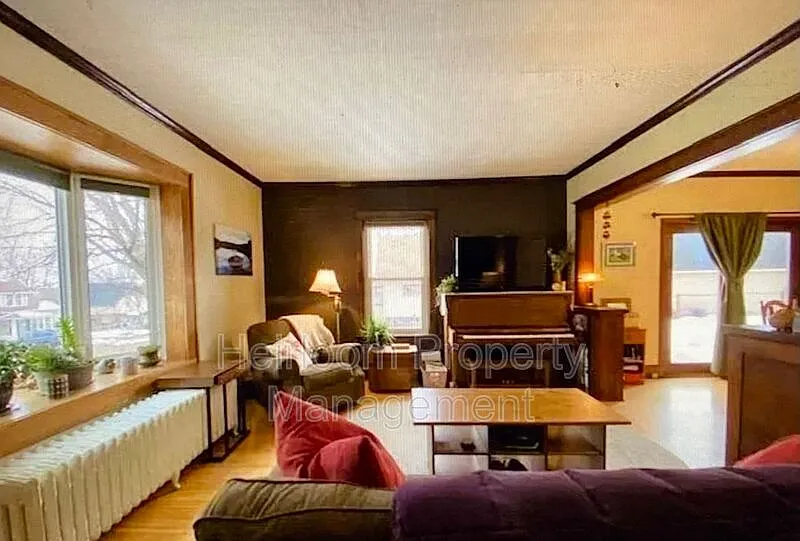 3 bed, 1.0 bath, 1292 sqft, $2,350 — Photo 4