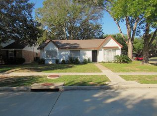 13526 Brook Hollow Dr, Sugar Land, TX 77498