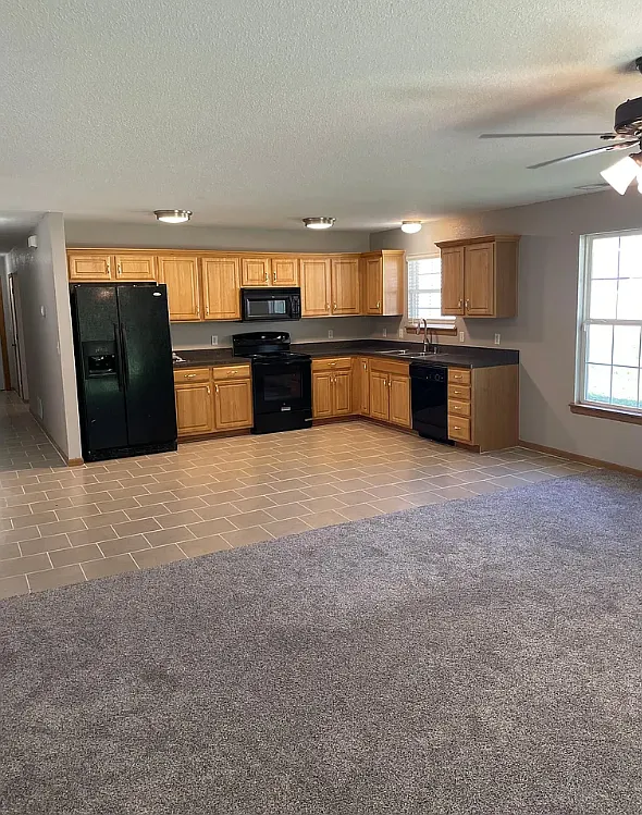 3 bed, 1304 sqft, $1,625 — Photo 2