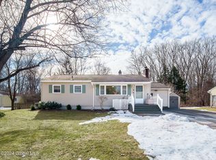 8 Kile Dr, Glenville, NY 12302