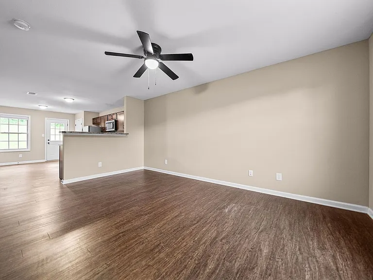 148 Center Pointe Dr — Photo 4