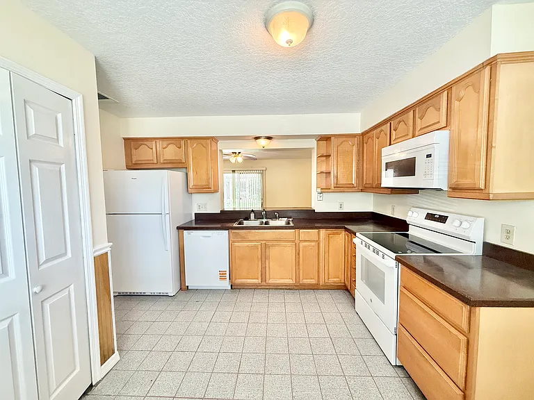 304 Woodgreen Ln — Photo 4