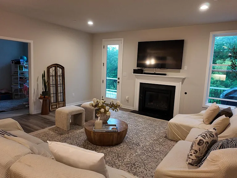 148 Kennedy Dr — Photo 4