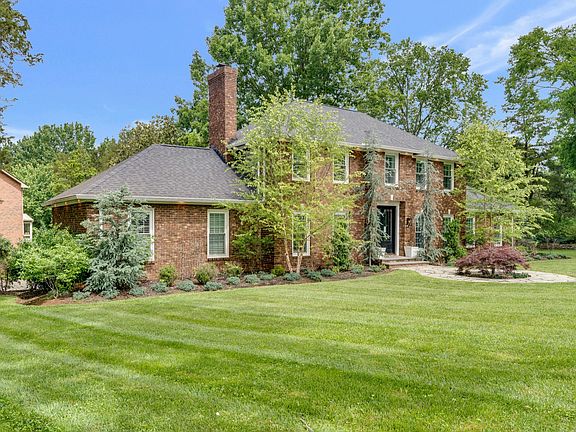 3rd image of 2703 Shannon Dr