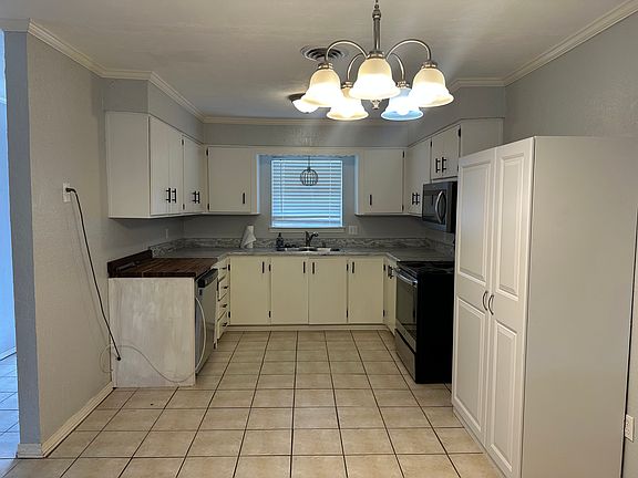 3rd image of 39 Southridge Dr
