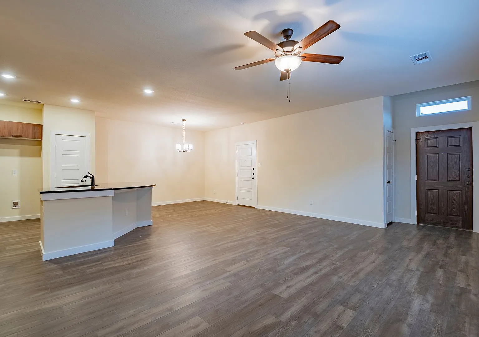 Gorgeous 3 Bedroom Duplex Located In Midlothian Isd! — Photo 2