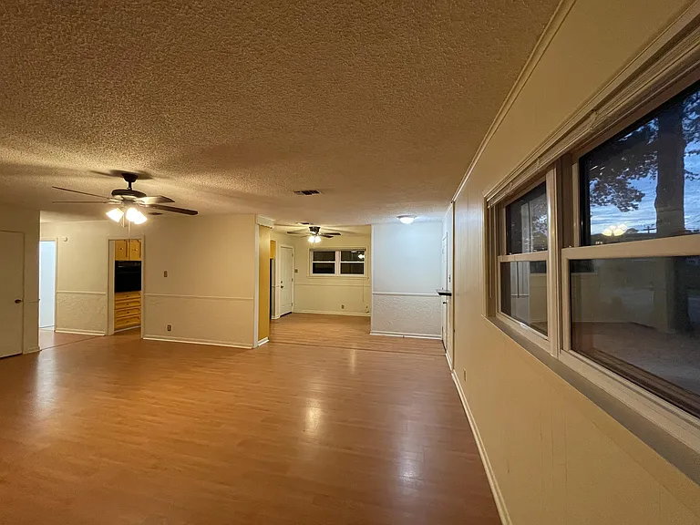 3323 Cherry St — Photo 8