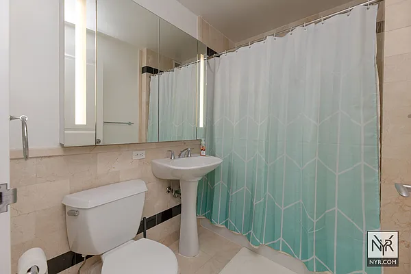 Sold by New York Residence | media 19