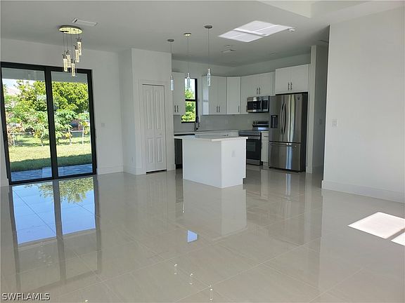 2nd image of 1220 NE 9th Place Cpe