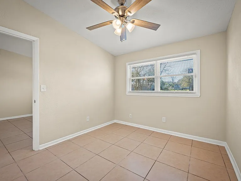 909 Westgate Dr — Photo 17