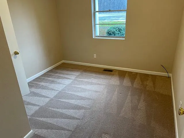 4210 N Center St — Photo 10