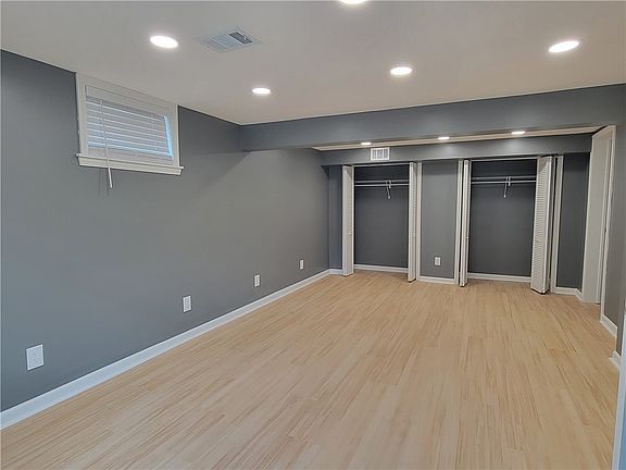 3rd image of 113 Meadowbrook Dr
