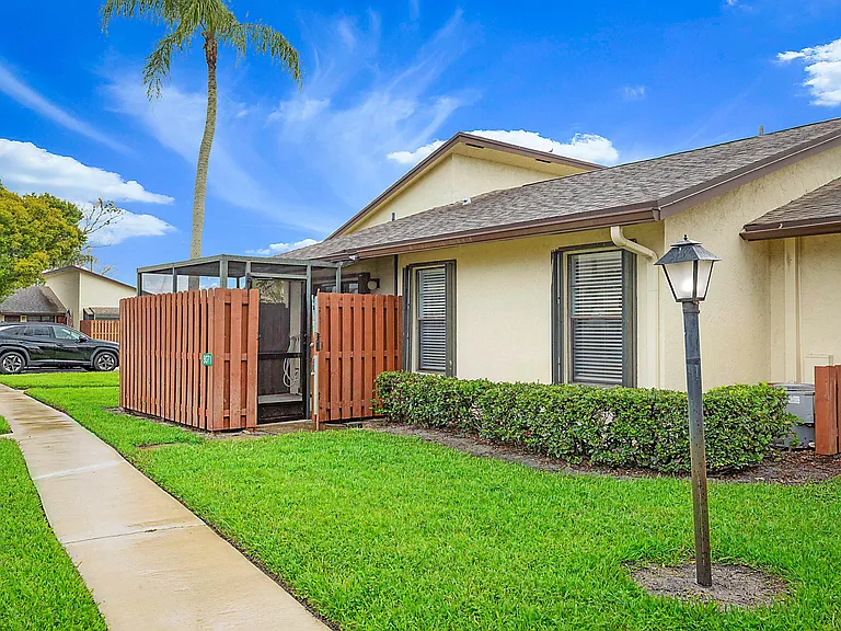 8071 SE Villa Cir — Photo 25