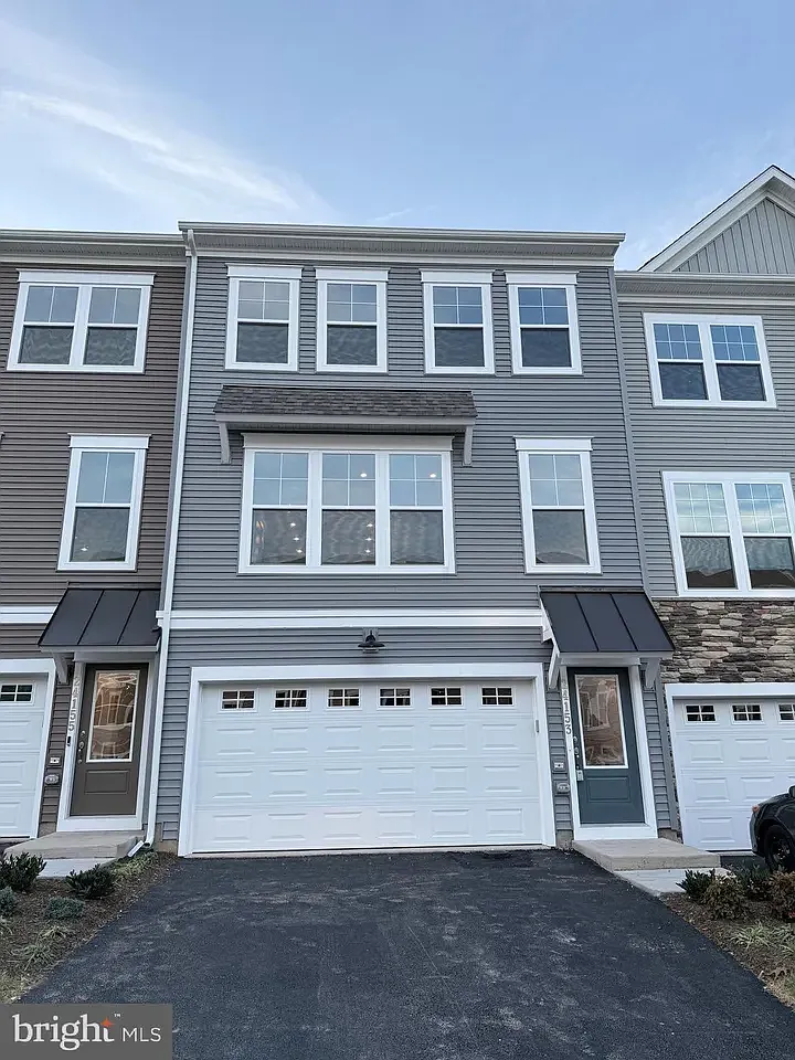 3 bed, 3.5 bath, 2252 sqft, $3,500 — Photo 1