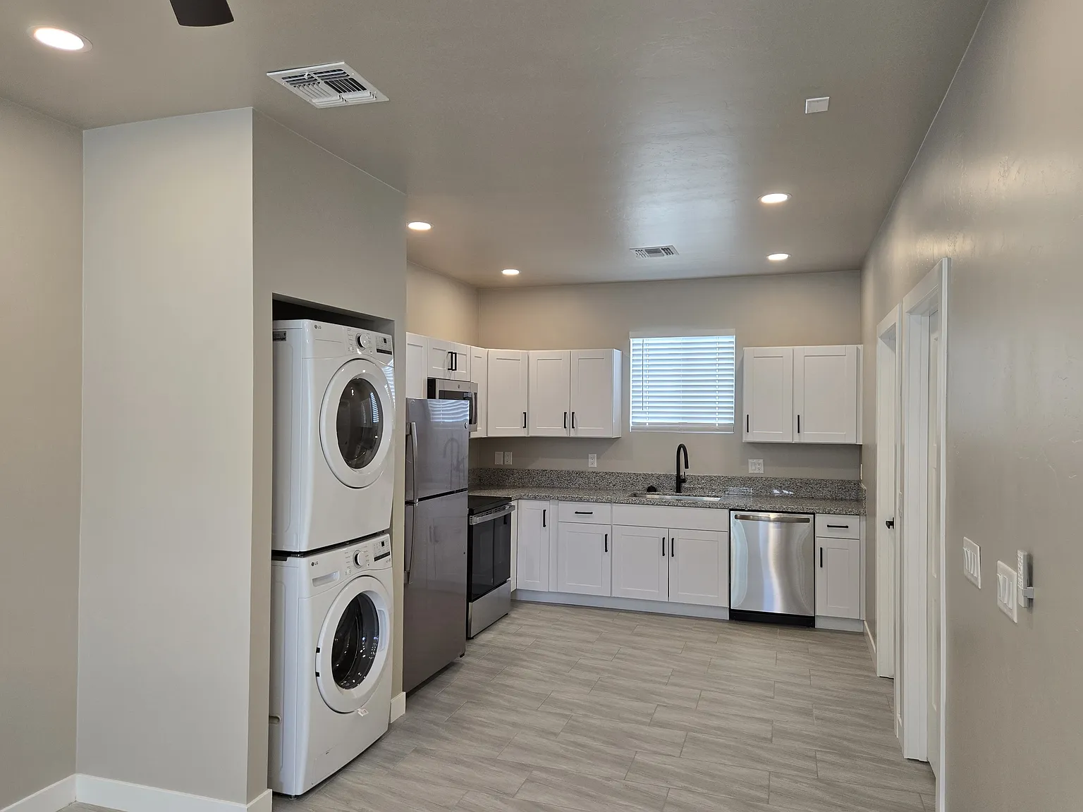 2 bed, 747 sqft, $1,600 — Photo 2