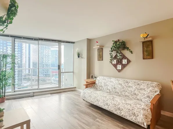 13618 100th Ave #1207, Surrey, BC V3T 0A8