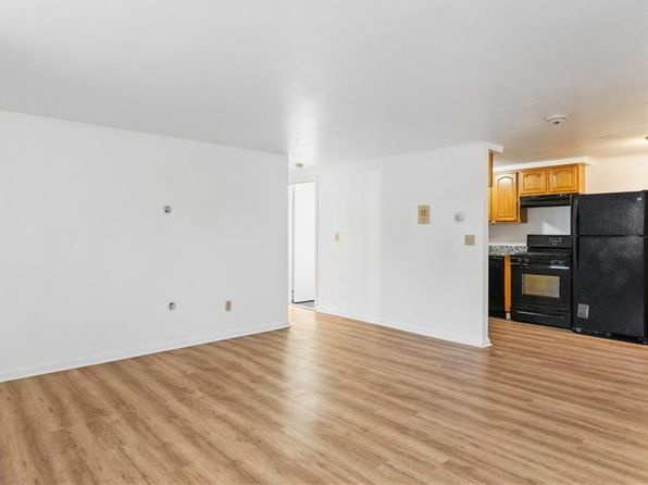 27 Gillen Ave #208