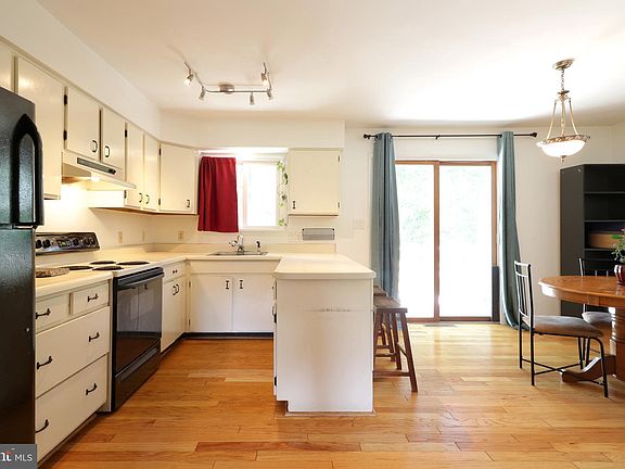 5th image of 874 Galen Dr