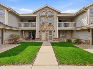 2112 Woodburn Rd UNIT E, Waukesha, WI 53188