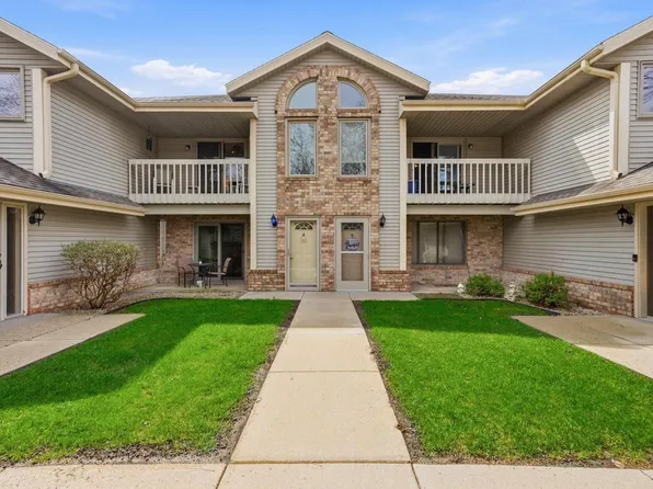 2112 Woodburn ROAD #E, Waukesha, WI 53188