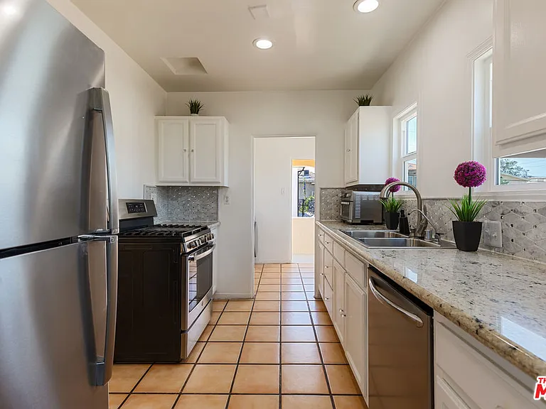 1433 Livonia Ave — Photo 10