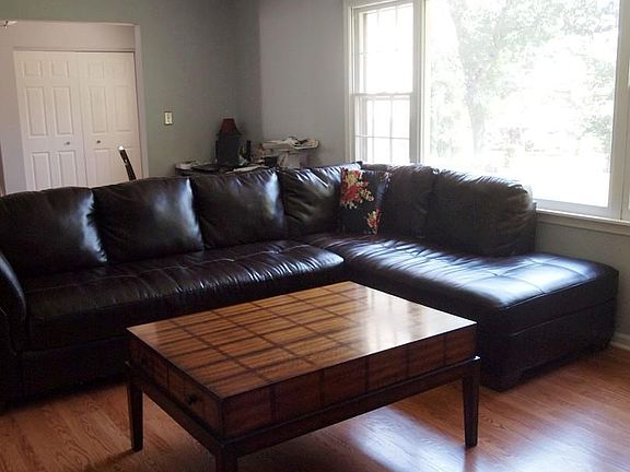 2nd image of 3 Oak Ln